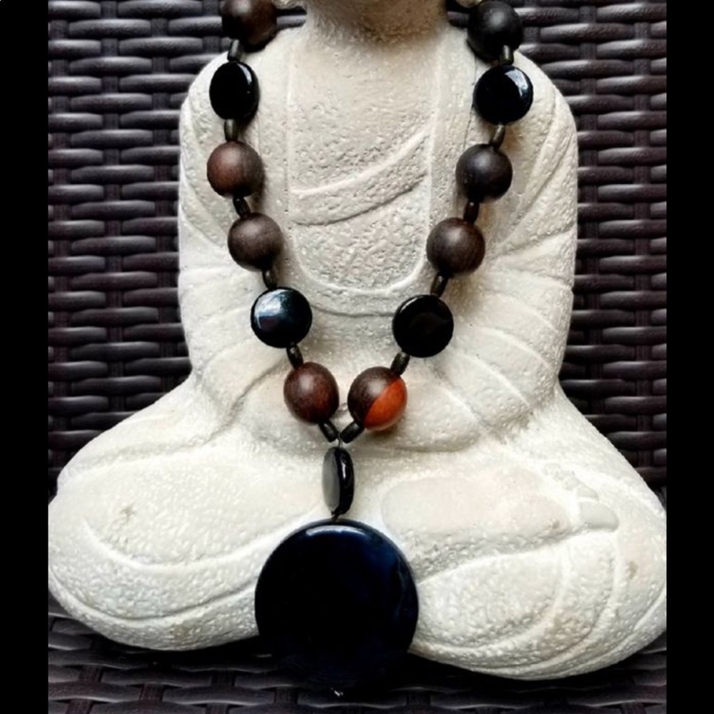 Women’s Jewelry Festival Necklace - Picture 2 of 2